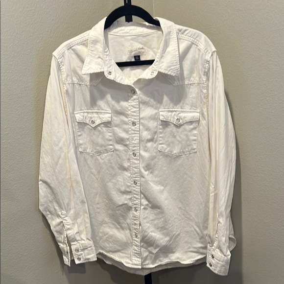 Universal Thread White Casual snap Button Down Shirt NWOT - Picture 1 of 3